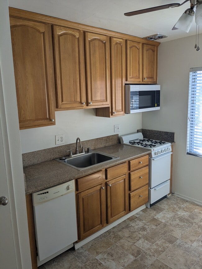 Building Photo - 3556 Garnet St