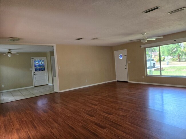 Foto del edificio - 4/2 (Madison Park) Nice home in quiet neighborhood