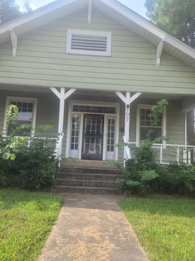 Foto del edificio - 707 Warner Ave