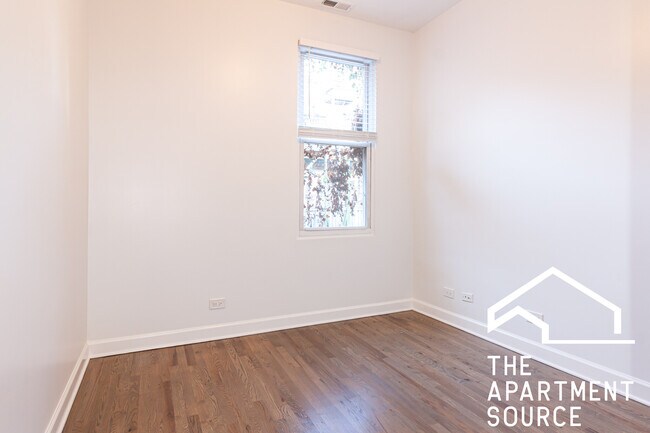 Foto del edificio - 2434 W Moffat St