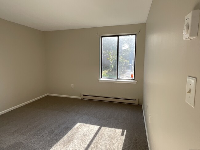 Foto del edificio - 98 Burgundy Hill Ln