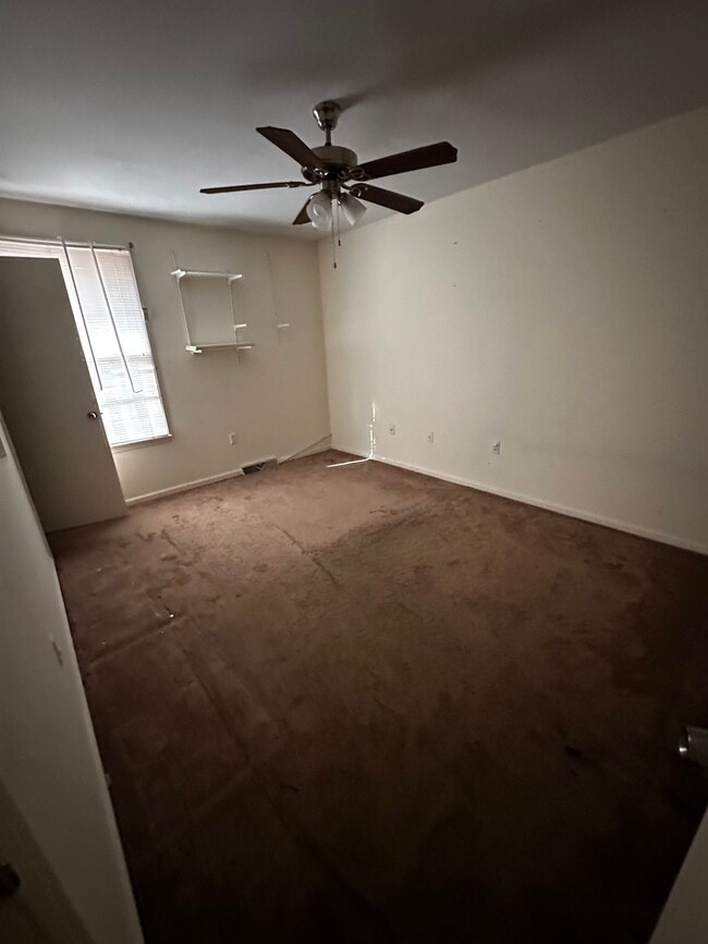 Building Photo - 930 Banks Rd