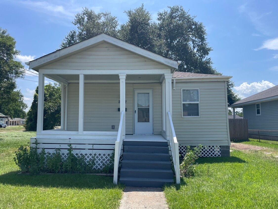 Primary Photo - 2422 Stafford St