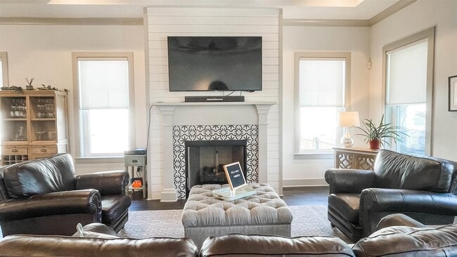 Building Photo - 1633 E Hatton St