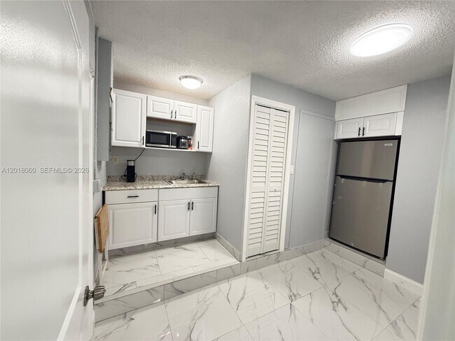 Foto del edificio - 5137 NW 28th St