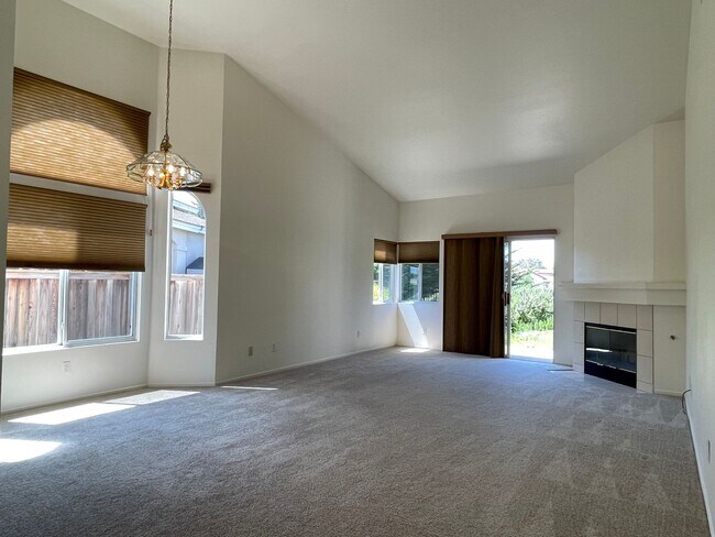 Building Photo - Cozy Stonebrook Home