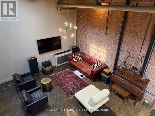 Photo du bâtiment - 326 Carlaw Ave