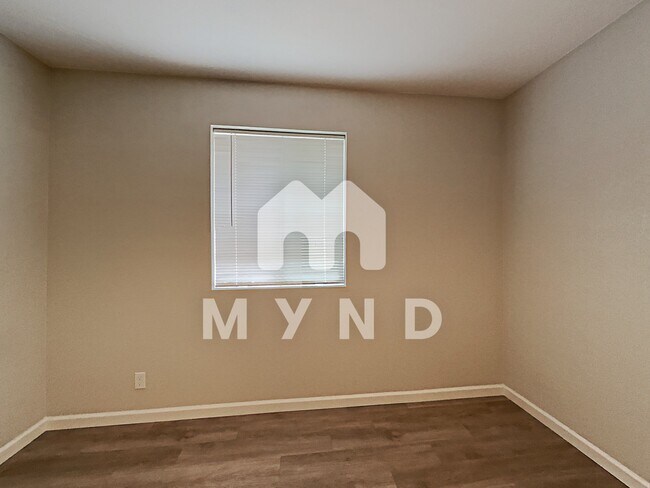 Building Photo - 1538 W Peoria Ave Unit 1