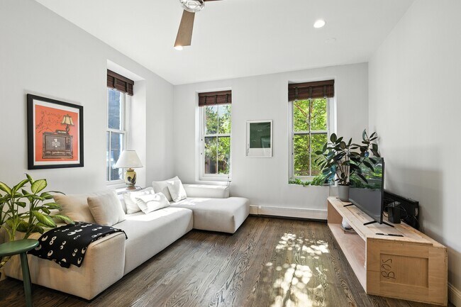 Foto del edificio - 30 E Concord St