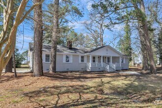 Building Photo - 412 Circle Dr