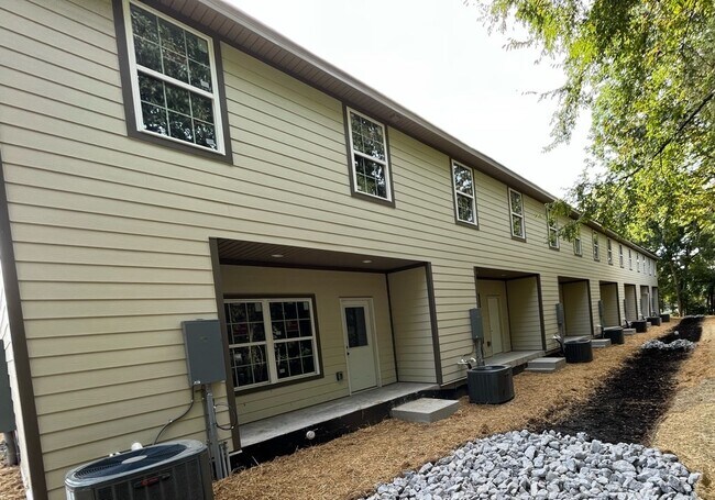 Building Photo - 728 Forrest Park Dr