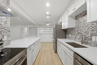 Building Photo - 7515 Meadow Oaks Dr