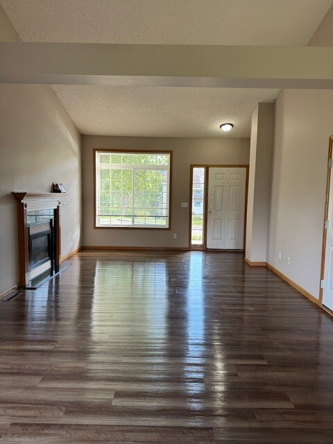 Foto del edificio - 402 Creekside Dr