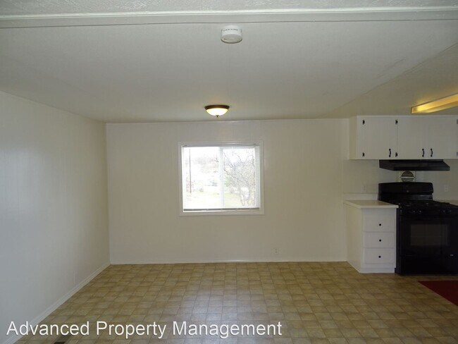 Building Photo - 2 br, 1.5 bath House - 19805 Water Canyon