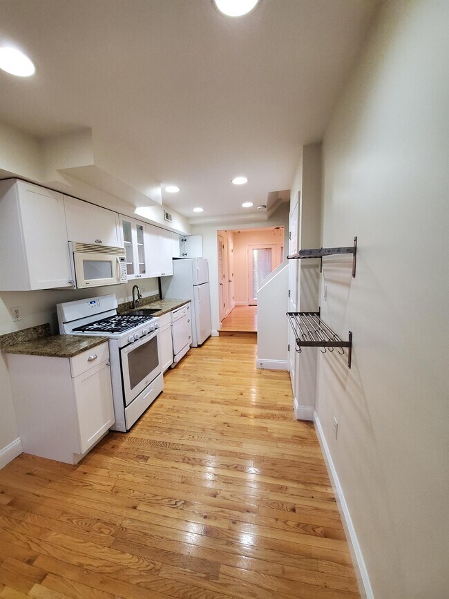 Foto del edificio - 529 S Port St