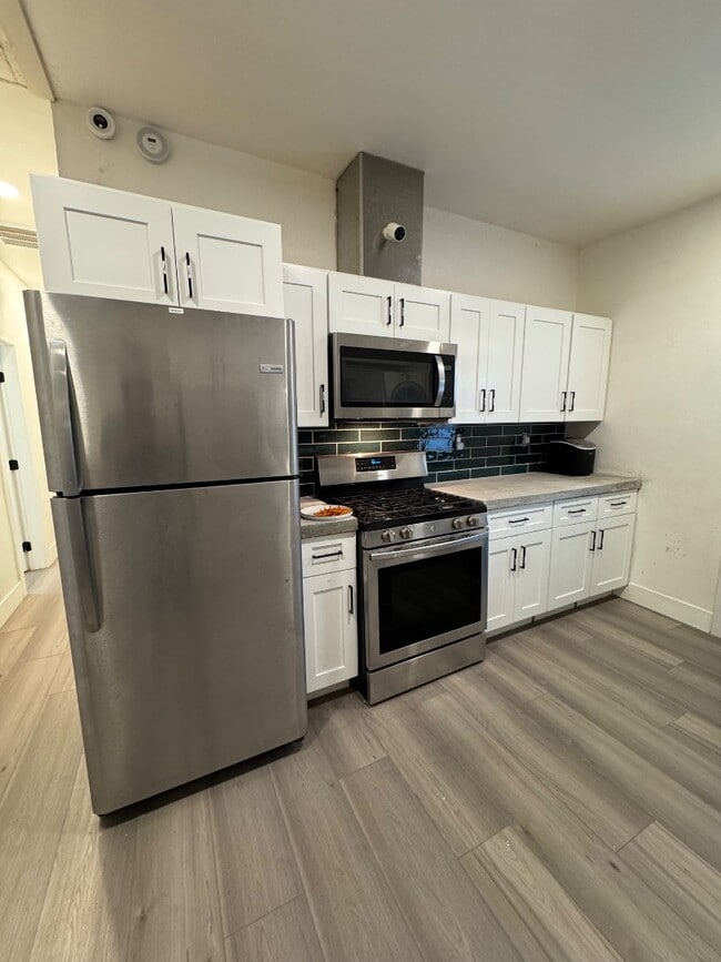 Photo - 1845 E Monroe St Apartment