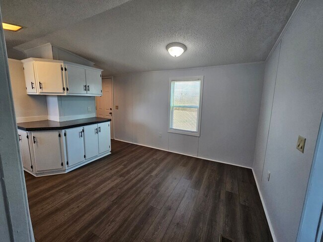 Foto del edificio - NEW LISTING!!!