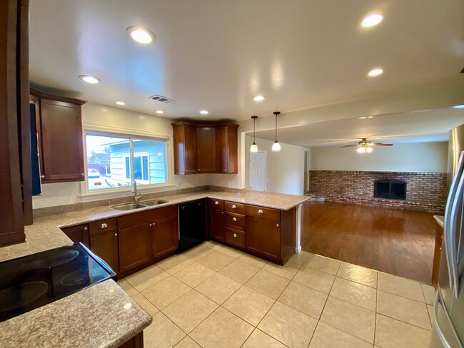 Foto del edificio - Quiet and Comfortable West San Jose Home