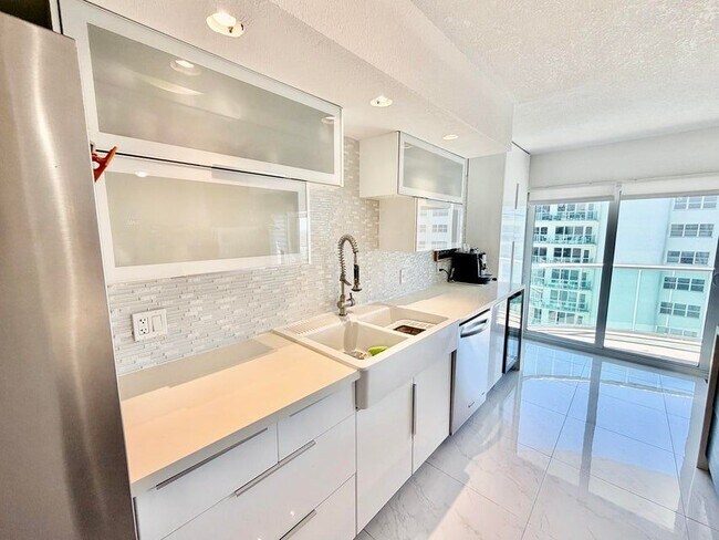 Foto del edificio - 3410 Galt Ocean Dr