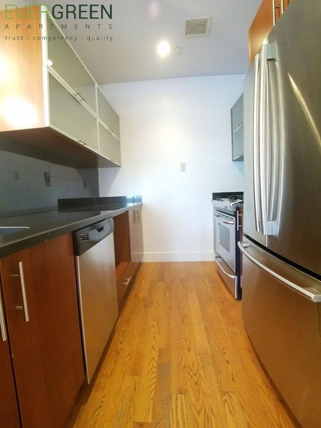 Primary Photo - 756 Myrtle Ave