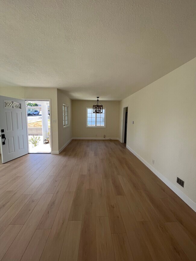 Building Photo - 1314 S Helberta Ave