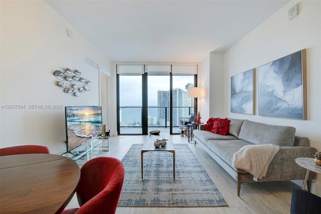 Foto del edificio - 121 NE 34th St