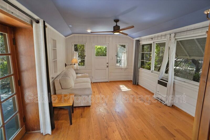 Foto principal - 18549 Calvert St