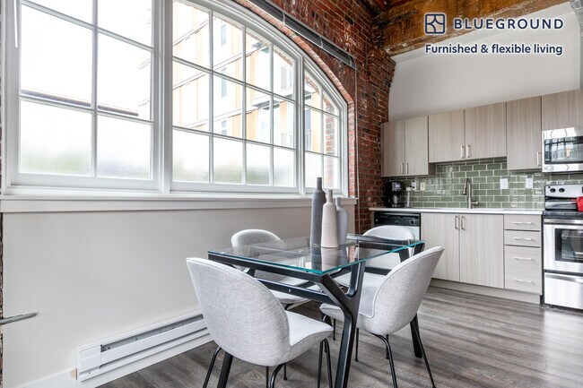 Building Photo - 224 Pontius Ave N