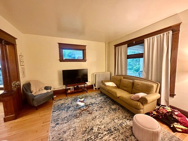 Foto del edificio - Spacious 3-Bedroom w/ Sundeck & Gleaming H...