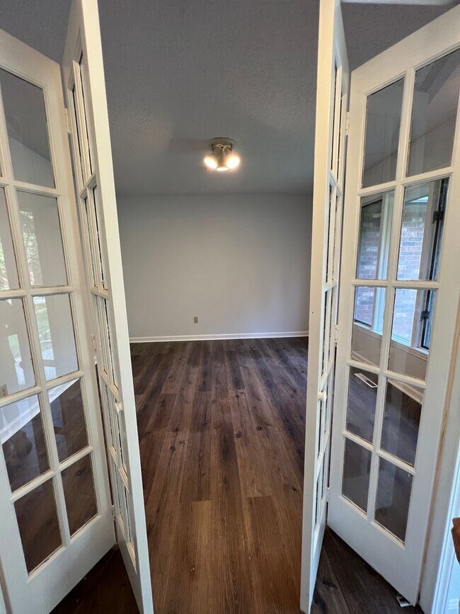Foto del edificio - Beautiful 3 bedroom 2 bathroom home!