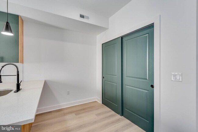 Foto del edificio - 1223 W Lehigh Ave