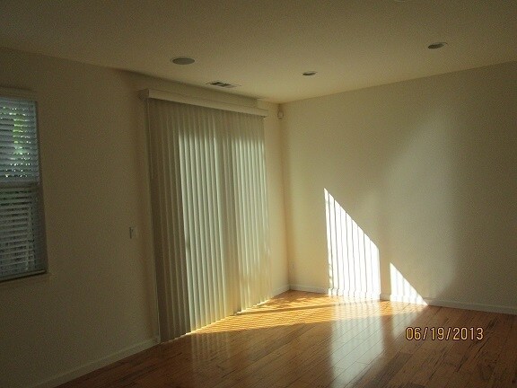 Building Photo - Executive Townhome