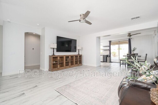 Foto del edificio - 17560 W East Wind Ave