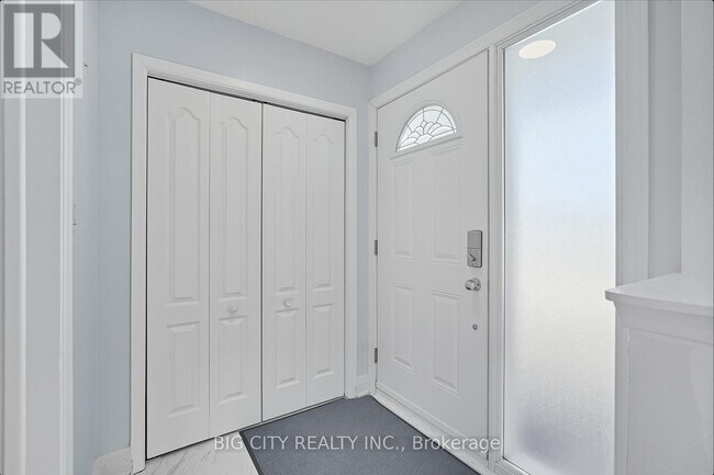 Building Photo - 7 Armitage Dr