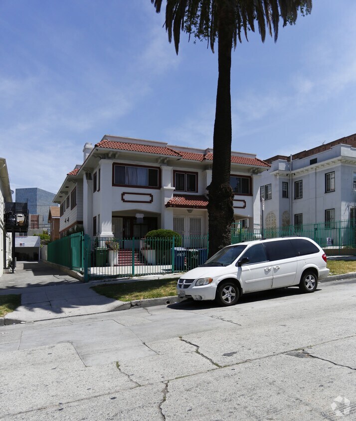 Building Photo - 2833 Leeward Ave