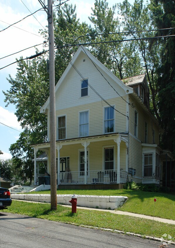 Foto del edificio - 20 Frear Ave