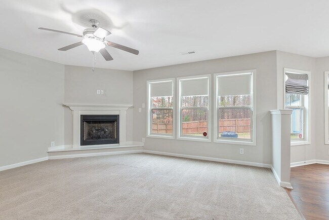 Building Photo - Great Home with Fenced Yard!
