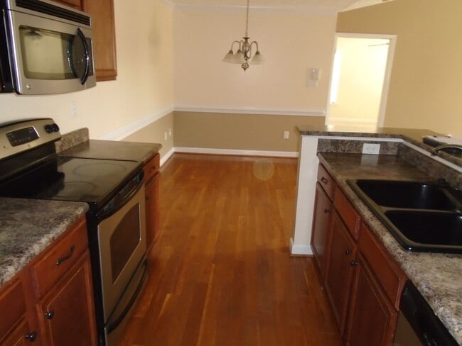 Building Photo - Sheffield Condo