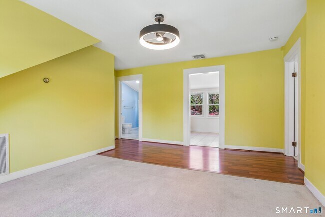 Foto del edificio - 1572 Whitney Ave