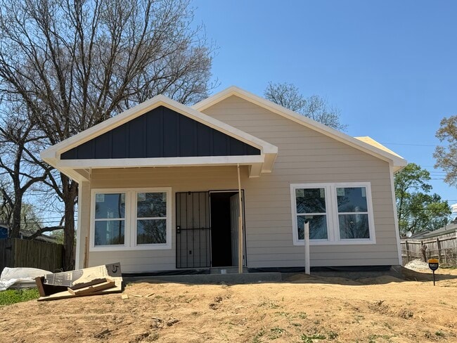 Building Photo - 4231 Wanatah St