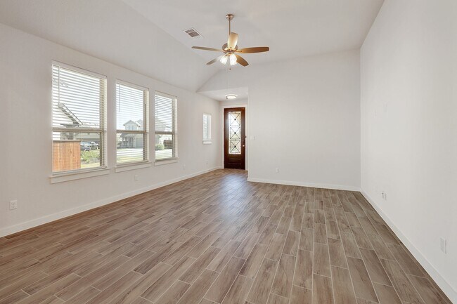 Building Photo - 117 Rosebush Dr