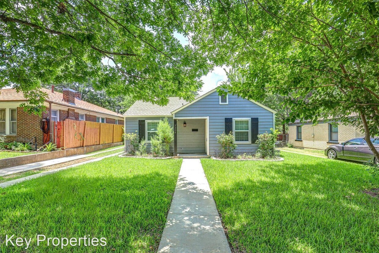 2 br, 1 bath House 3304 Livingston Avenue House Rental in Fort