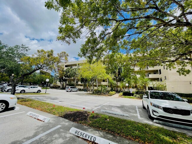 Foto del edificio - 2900 NW 42nd Ave