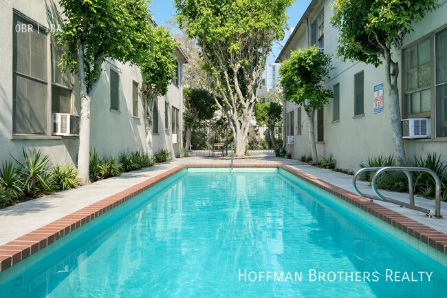 Building Photo - 301 N Sycamore Ave