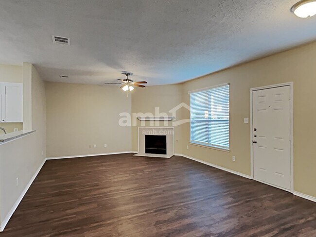 Foto del edificio - 10916 Fawn Valley Dr