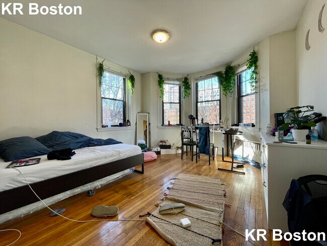 Building Photo - 51 Queensberry St