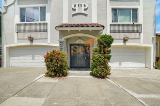 Building Photo - 569 Merritt Ave