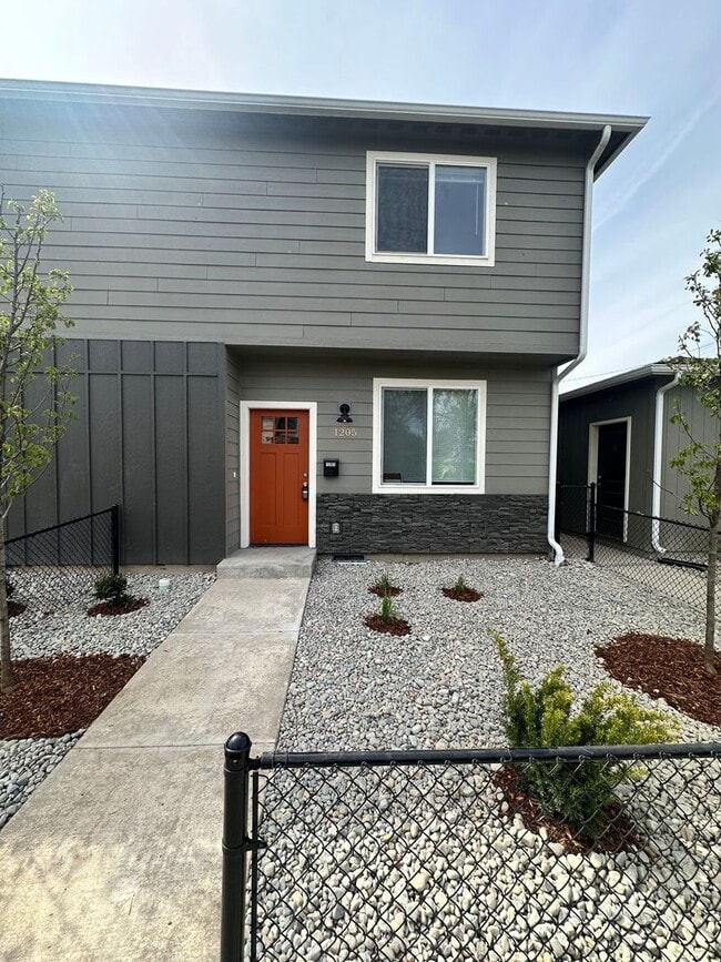 Building Photo - 1201 - 1205 N Cannon St.