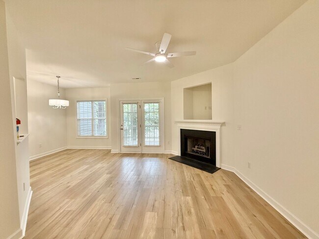 Foto del edificio - Newly Remodeled 3BD, 3BA Raleigh Townhome ...