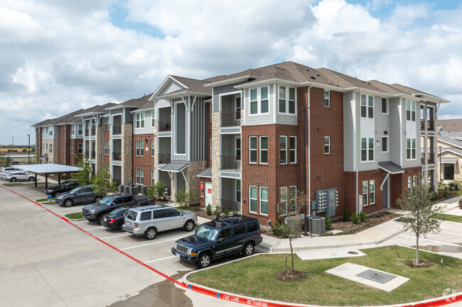 Building Photo - Royalton at Creeks of Legacy